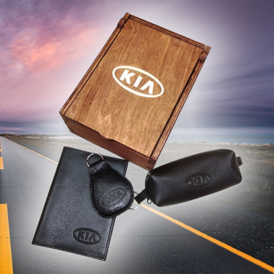 Подарочный набор автомобилиста для KIA (киа): брелок, ключница и обложка для автодокументов 685